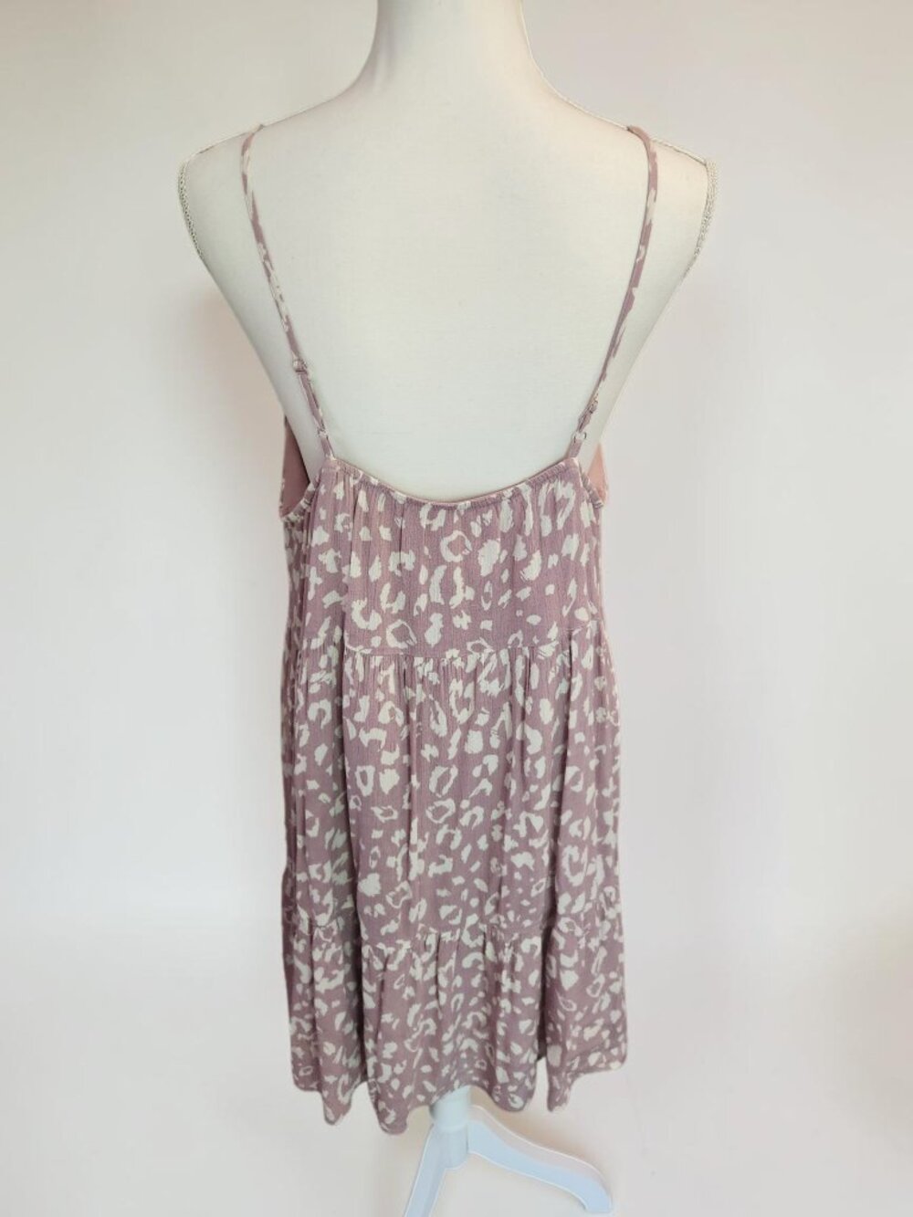 🌸 Savannah Jane Dress Size Large  NWT | Flowy Leopard Print | Adjustable Straps - Picture 5 of 10